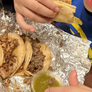 Tacos de asada an pollo
