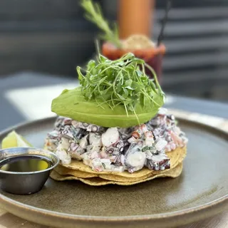 Pulpo Enamorado Tostada