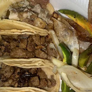 Tacos de tripa and asada