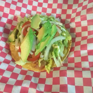 Tostada de carnitas