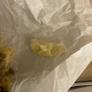 Un pedazo de guante que salió en un burrito