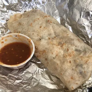 Real fast burrito with delicious salsa. Not the biggest burrito, but very flavorful.