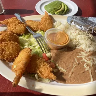 Fried shrimp, rice and beans