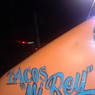 a tacos mi rey truck at night