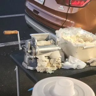 Taco cutting machine