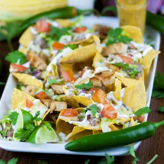 CHICKEN NACHOS