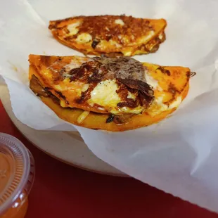 3 mini races called &quot;Quesabirria) a quesadilla w/plenty of melted cheese A+++