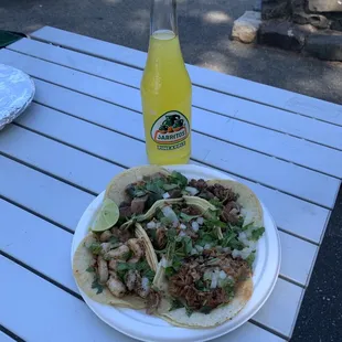 5 tacos with a pineapple drink