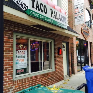 the outside of a restaurant