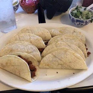 Four tacos pastor, four tacos fajita.