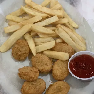 Kids plate chicken nuggets $5.99