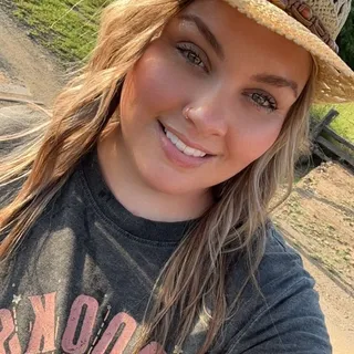 Desirae B.