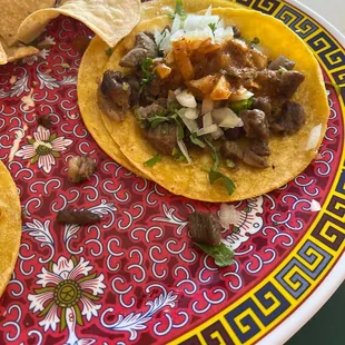 Tacos nada de savor, el salero estaba tapado sal toda mojada que asco no me pude terminar los tacos