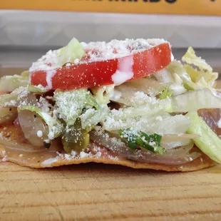 Tostadas pata, de tinga de pollo o res