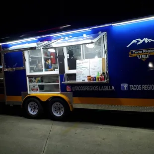a food truck at night