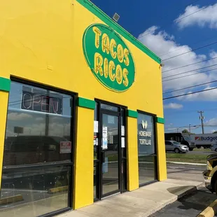 the front of a tacos ricos restaurant