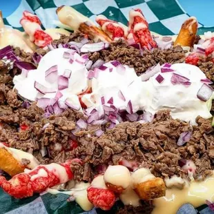 Ven y prueba nuestras ricas JotChitoPapas Locas! Papas fritas, Hotcheetos, queso, carne asada, cebollita morada y crema!!!