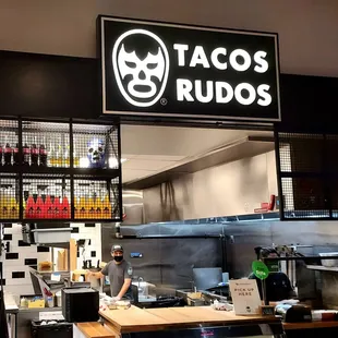 Order pick-up area of Tacos Rudos.