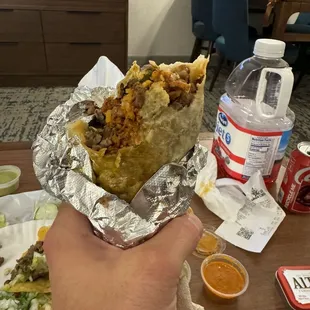 Burrito de chorizo y asada.