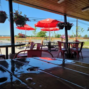 A view of the outside sitting area of Tacos Tecalitlan