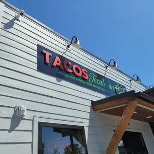 Entrance to Tacos Tecalitlan