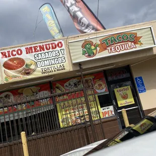 the front of a mexican restaurant