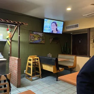 a television in a restaurant
