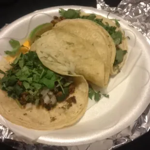 Yummmm. Tacos de fajita (beef) con cilantro and cebolla (onion). Delicious.