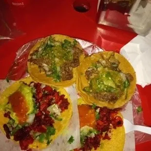 Tacos de cabeza y al pastor.