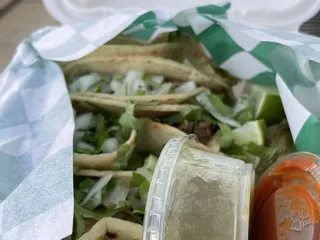 Supermercado Campos Pupuseria Y Taqueria