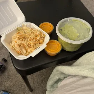 Guacamole, yummy curtido y salsa