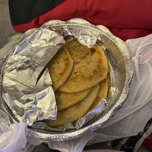 Chicharrón y queso pupusas!! Delicioso! Lo más bueno en Ohio!!!