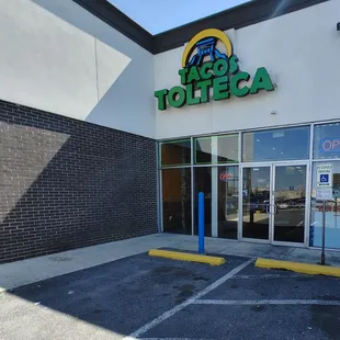 a taco tolteca storefront