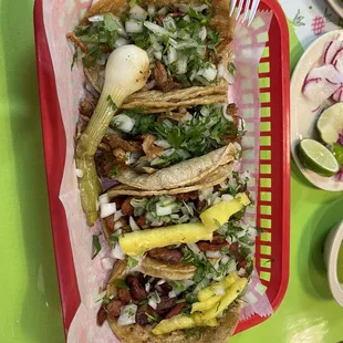 Tacos  al pastor y de tripas ( recomendados)