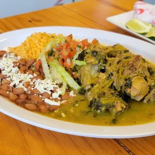 Costillas de puerco en salsa verde.
Pork ribs in green sauce