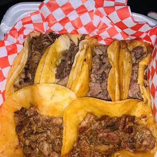 Be warn, all of these reviews are fake! Meat was salty and dry, lack of condiments, and consome taste like oily water.