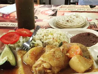 El Centro Americano Restaurante Y Pupuceria
