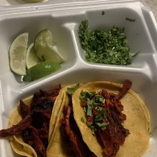 Trompo Taco no dan cebolla y atienden muy groseros