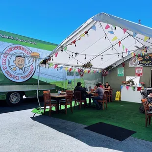 Outdoor eating in the back