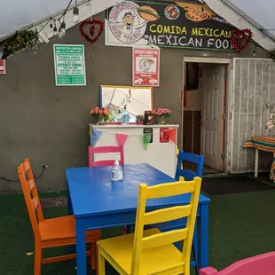 Outdoor seating (4 tables)