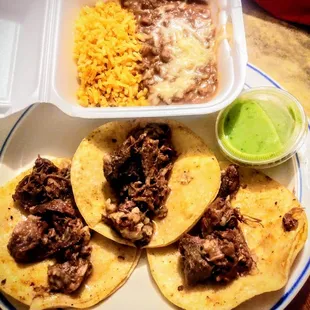 Tacos de cabeza, rice, beans, guacamole salsa