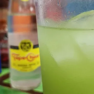 Agua Fresca de pepiño y limon