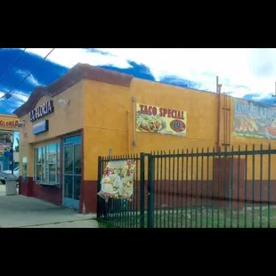 &quot;Taqueria La Gloria&quot;, on Mission Blvd &amp; Oaks Ave in Ontario.