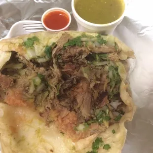 Burrito de Carnitas con Salsa Verde. Muy Bueno, Muy Bueno. Grande.