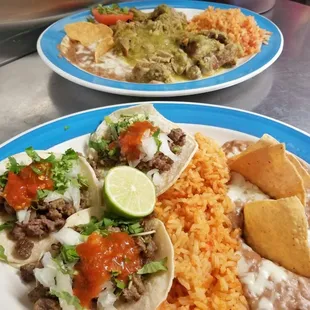 Tacos con arroz y frijoles