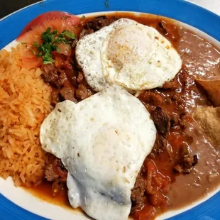 Chile rojo con huevo