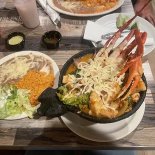 Seafood Molcajete Mariscos Caliente
