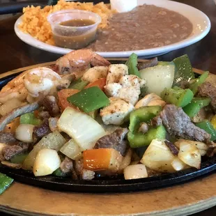 Sizzling fajita with beef and shrimp