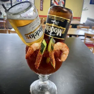 La Rubia y La Morena