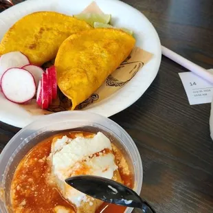 Tacos de birria dorados y corunda.